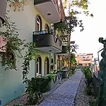 Ideal Hotel