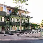 Ideal Hotel