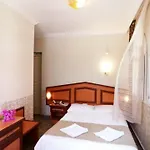 Ξενοδοχείο Ideal 5*